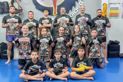 EQUIPE MANTRA MUAY THAI ORLD SCHOOL FORMANDO CAMPEÕES.